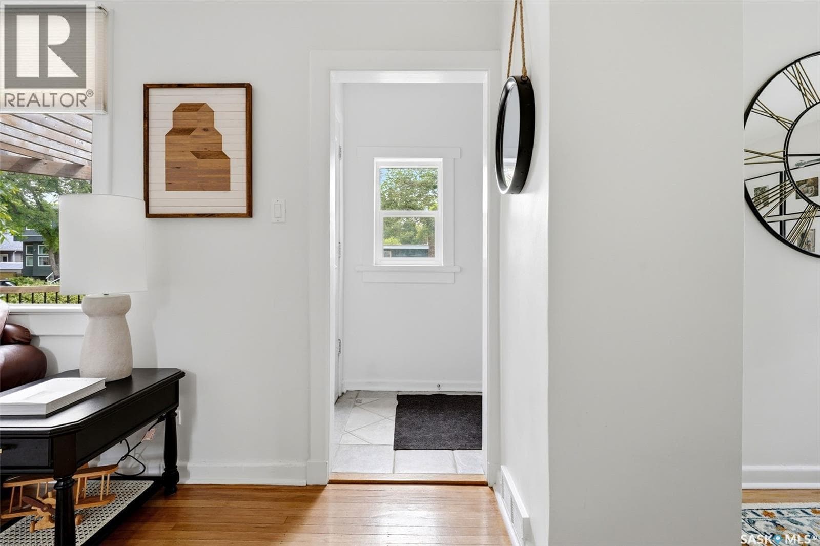 2876 Cameron STREET — photo 3