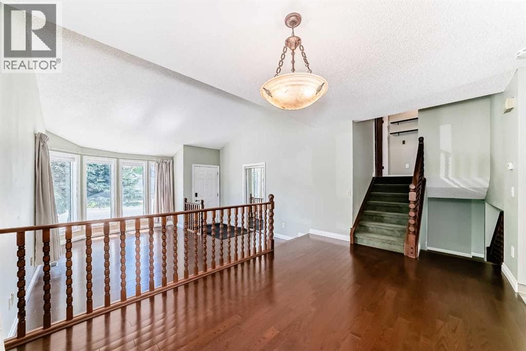 55 Woodstock Way SW — photo 5
