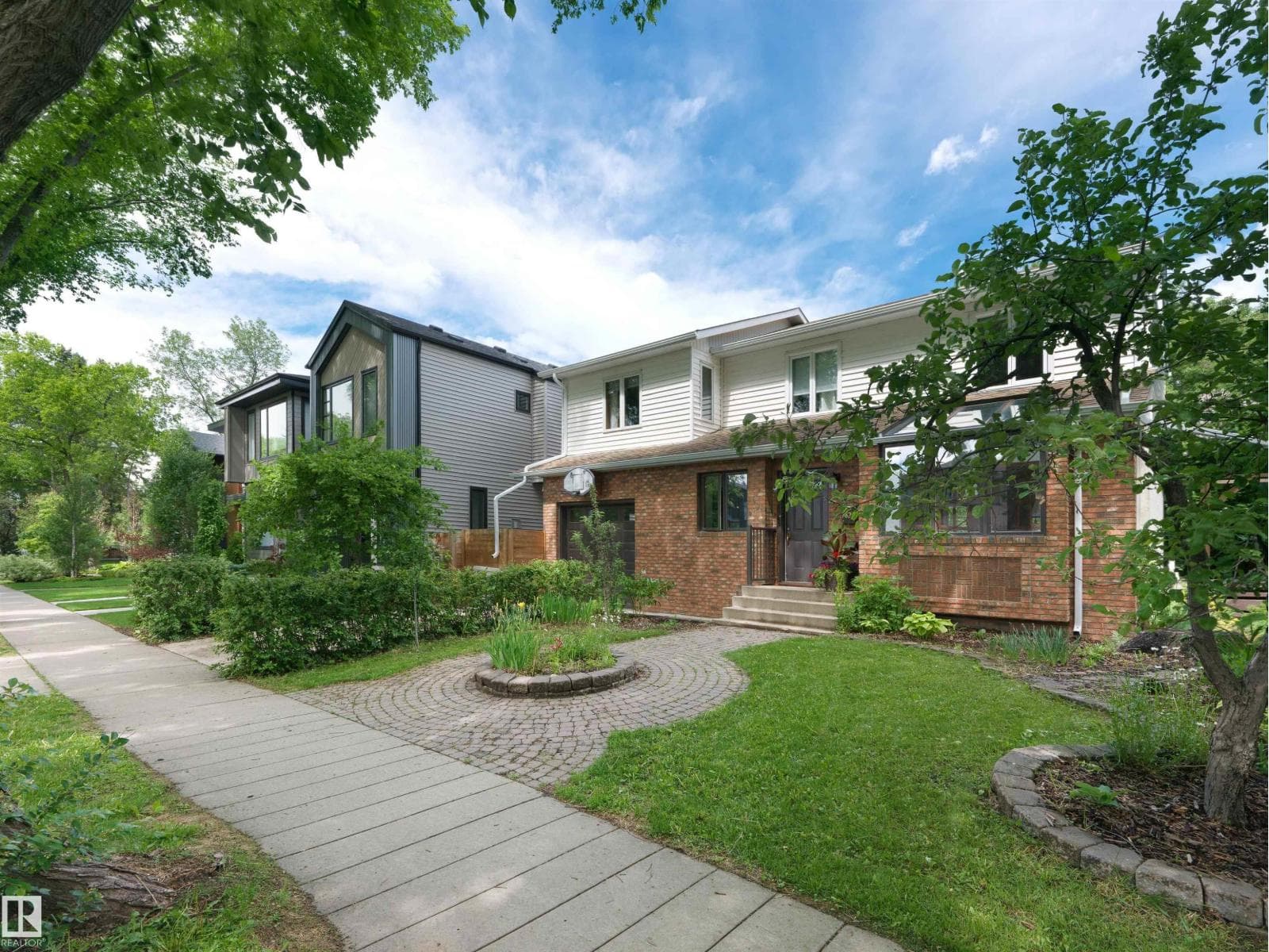 7624 92 AV NW — photo 2