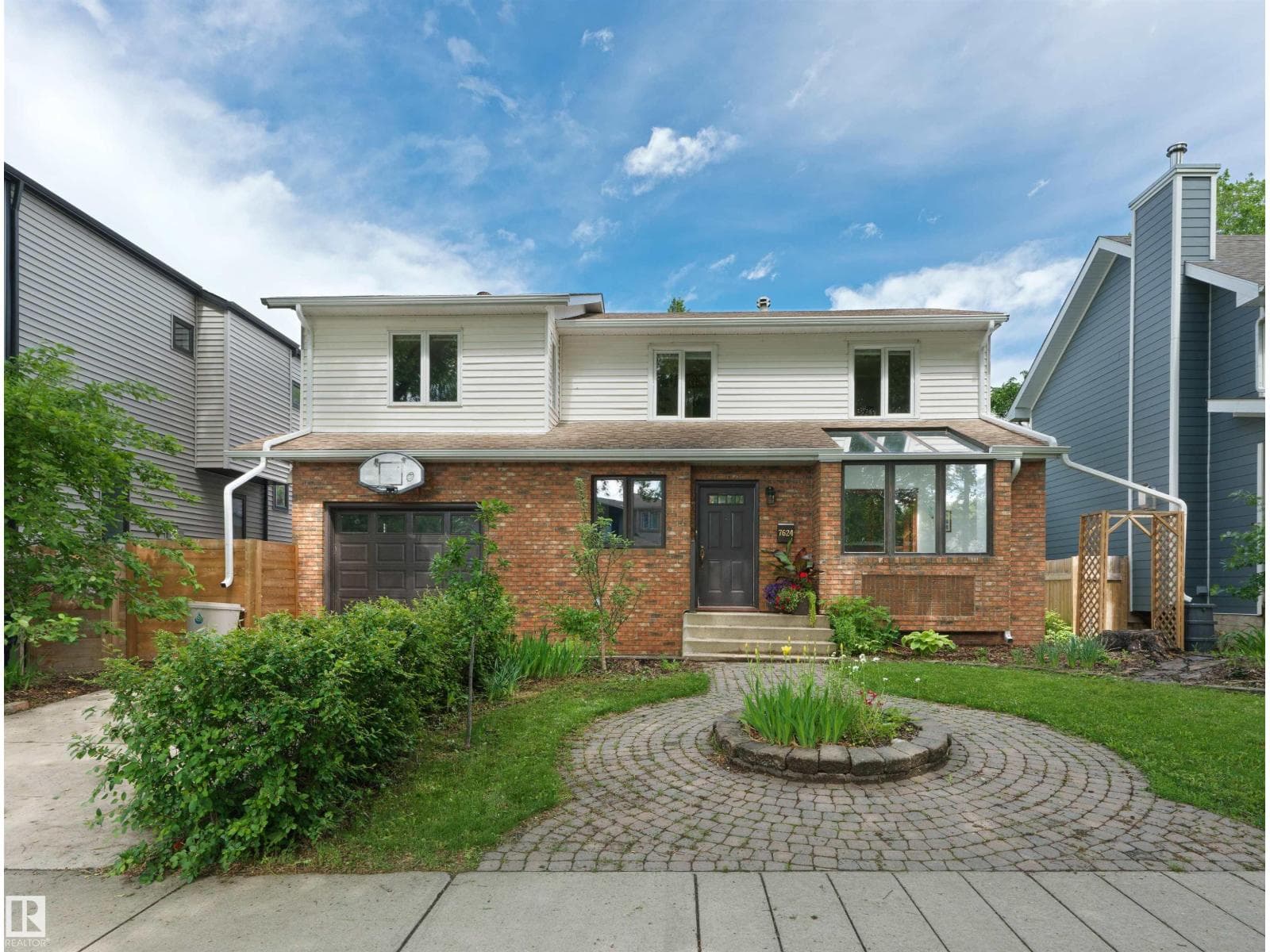 7624 92 AV NW