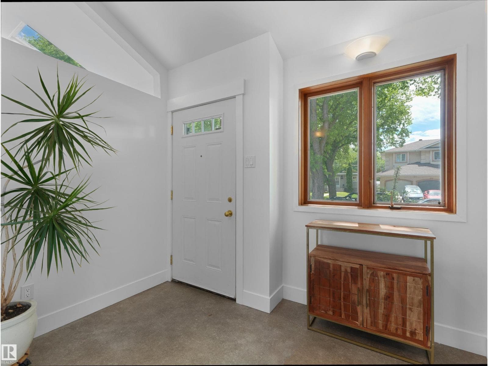 7624 92 AV NW — photo 4