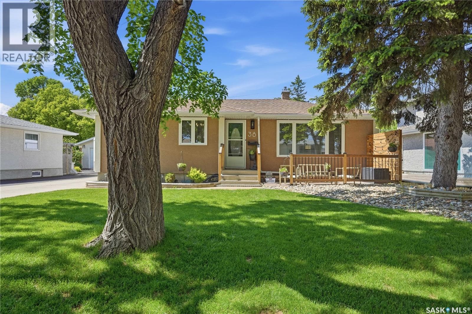 38 Ellison CRESCENT — photo 2