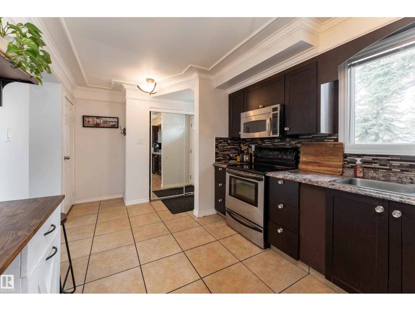 747 CLAREVIEW RD NW — photo 2