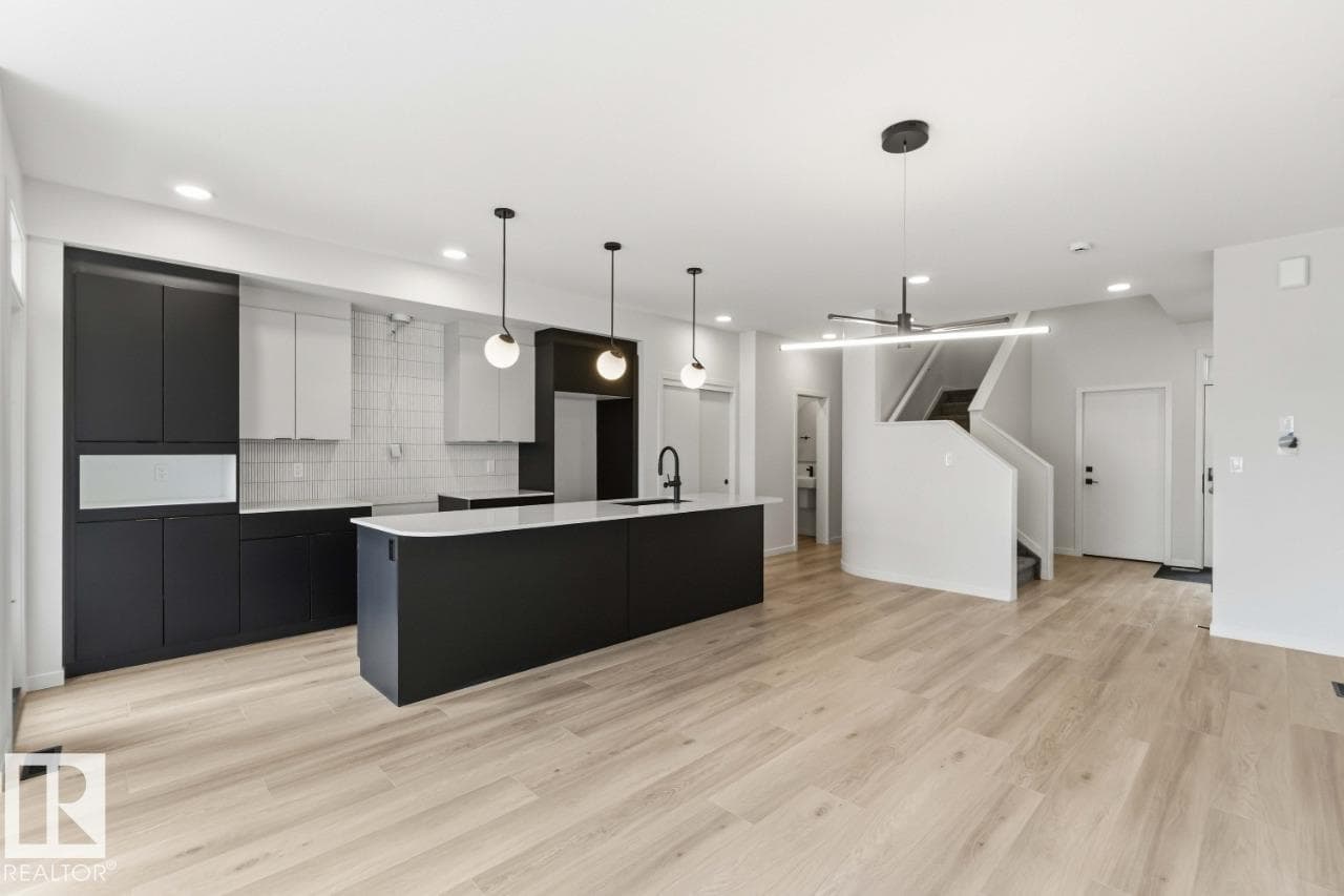 22522 83A AV NW — photo 5