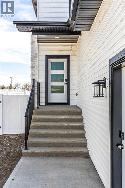 156 Somerset Way SE — photo 3