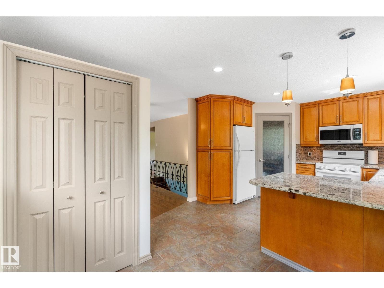 51065 HWY 770 — photo 3