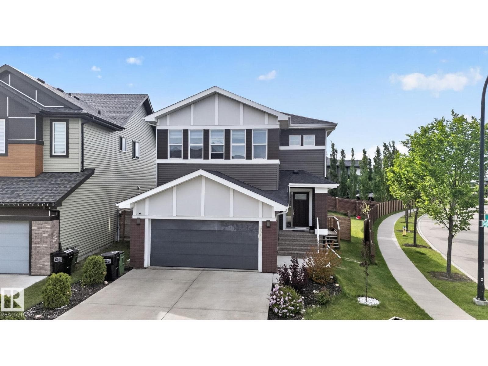 704 39 ST SW — photo 3