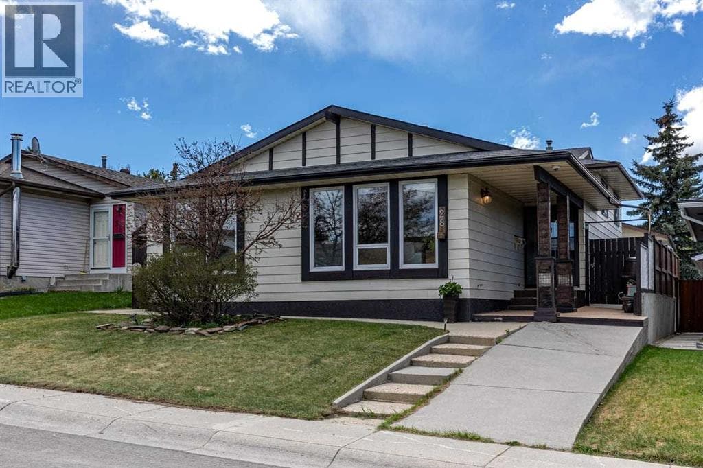 28 Beddington Crescent NE — photo 2