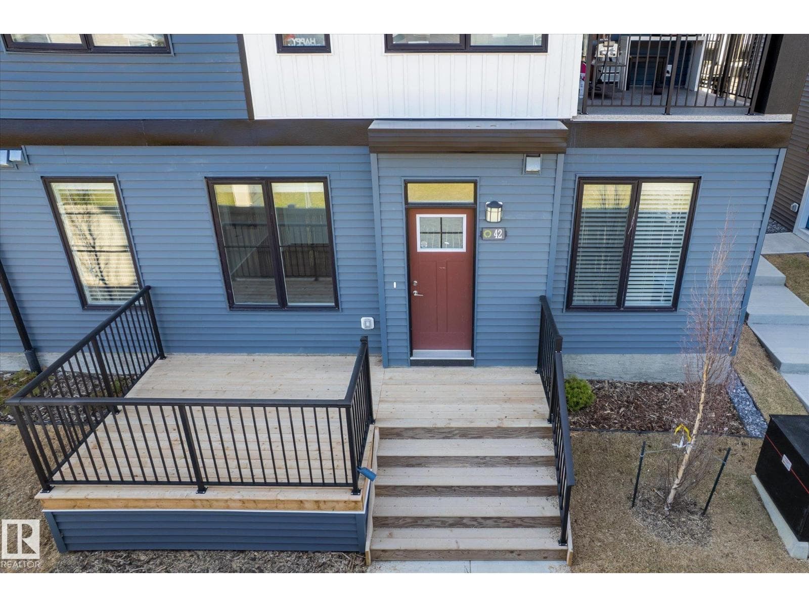 #42 6905 25 AV SW — photo 3