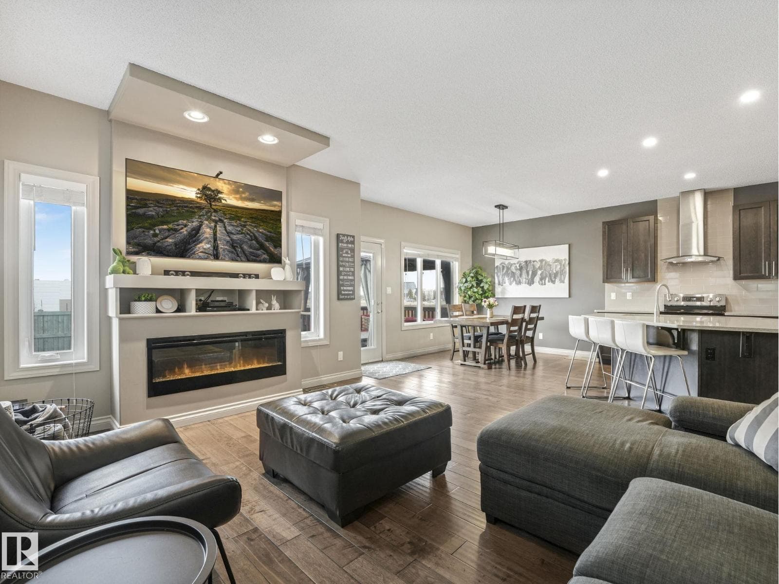 16412 12 AV SW — photo 2