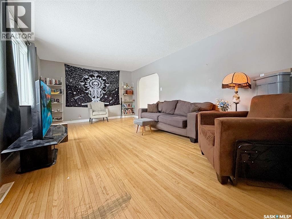 271 14th AVENUE NE — photo 2