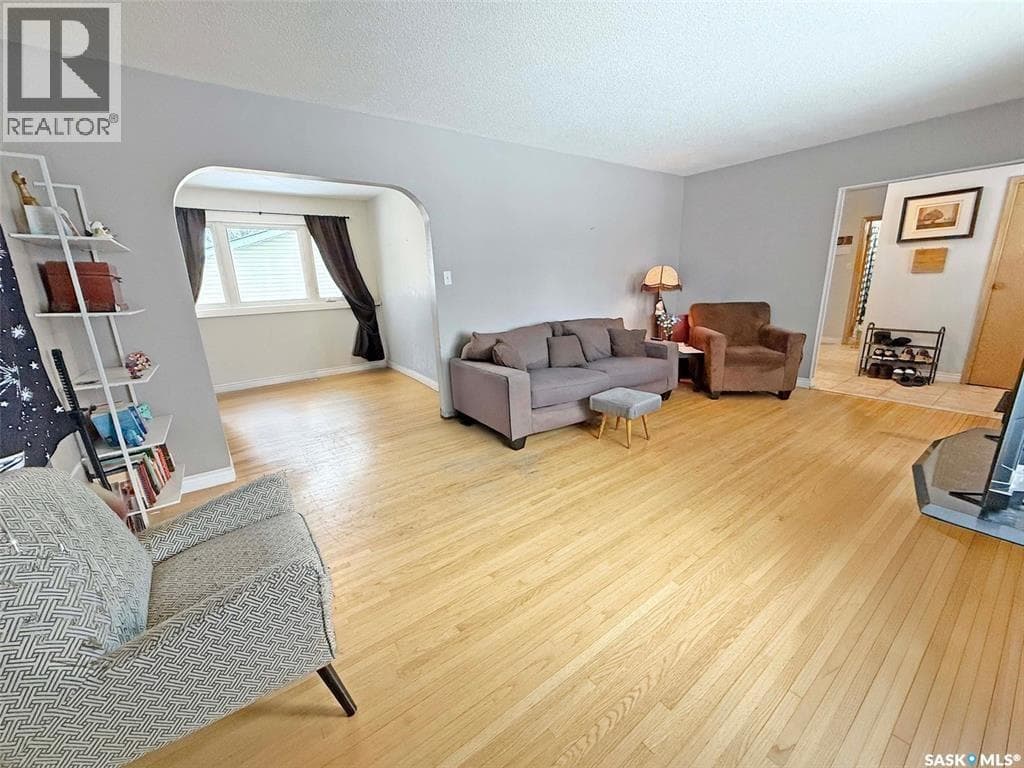 271 14th AVENUE NE — photo 3