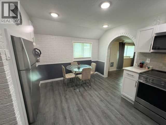4816 53 Avenue — photo 3