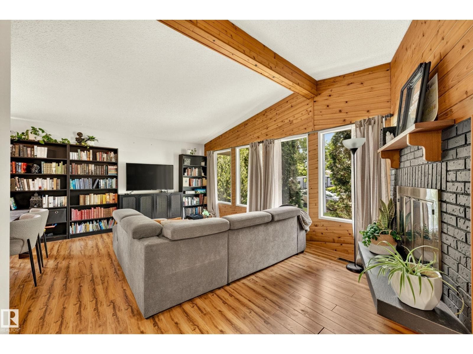 24 ADDISON CR — photo 2