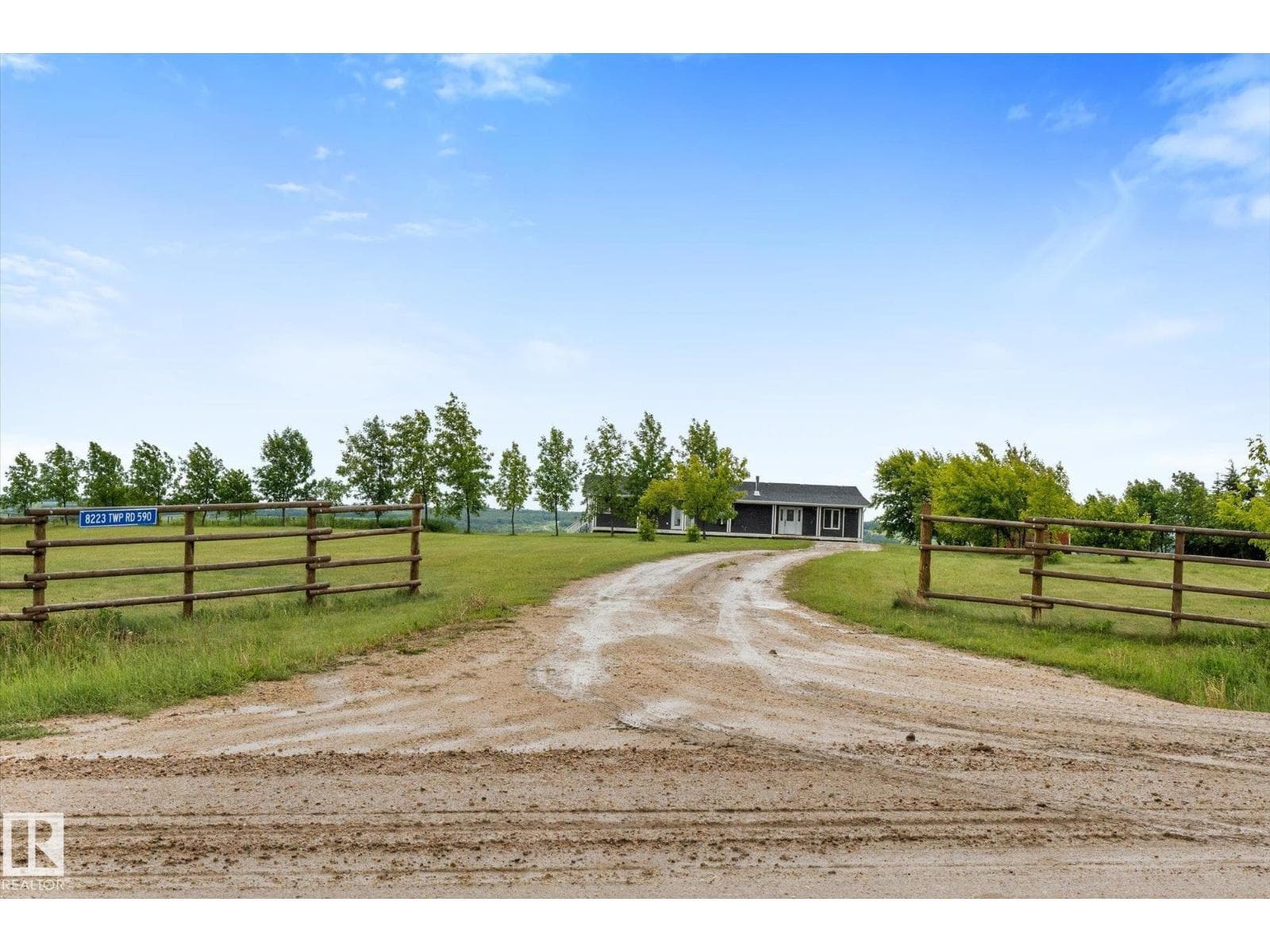 8223 TWP ROAD 590 — photo 4