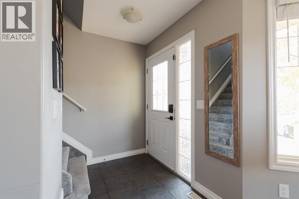216 Coyote Crescent — photo 3