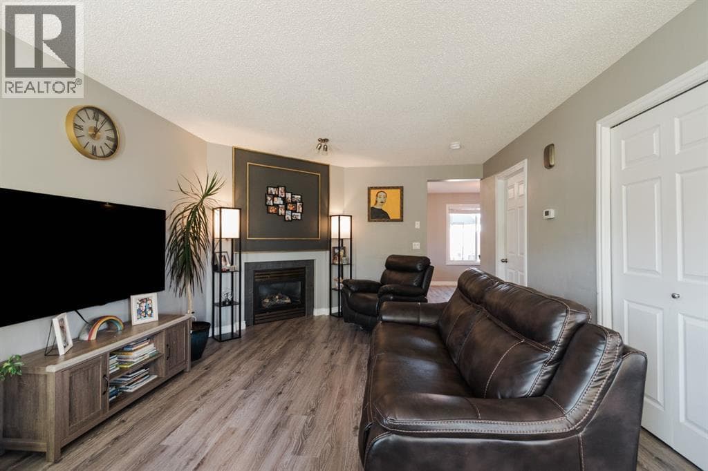 216 Coyote Crescent — photo 5