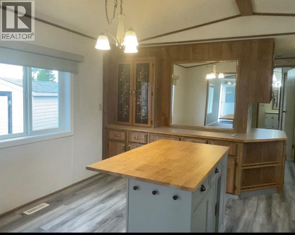 12 Westover Crescent — photo 3