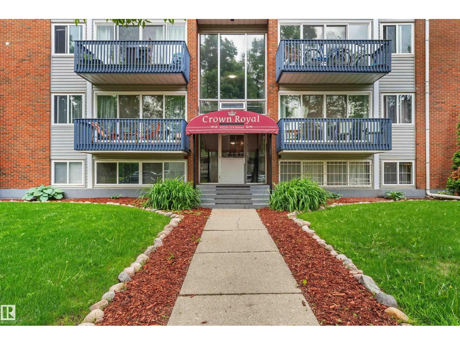 #102 10225 114 ST NW