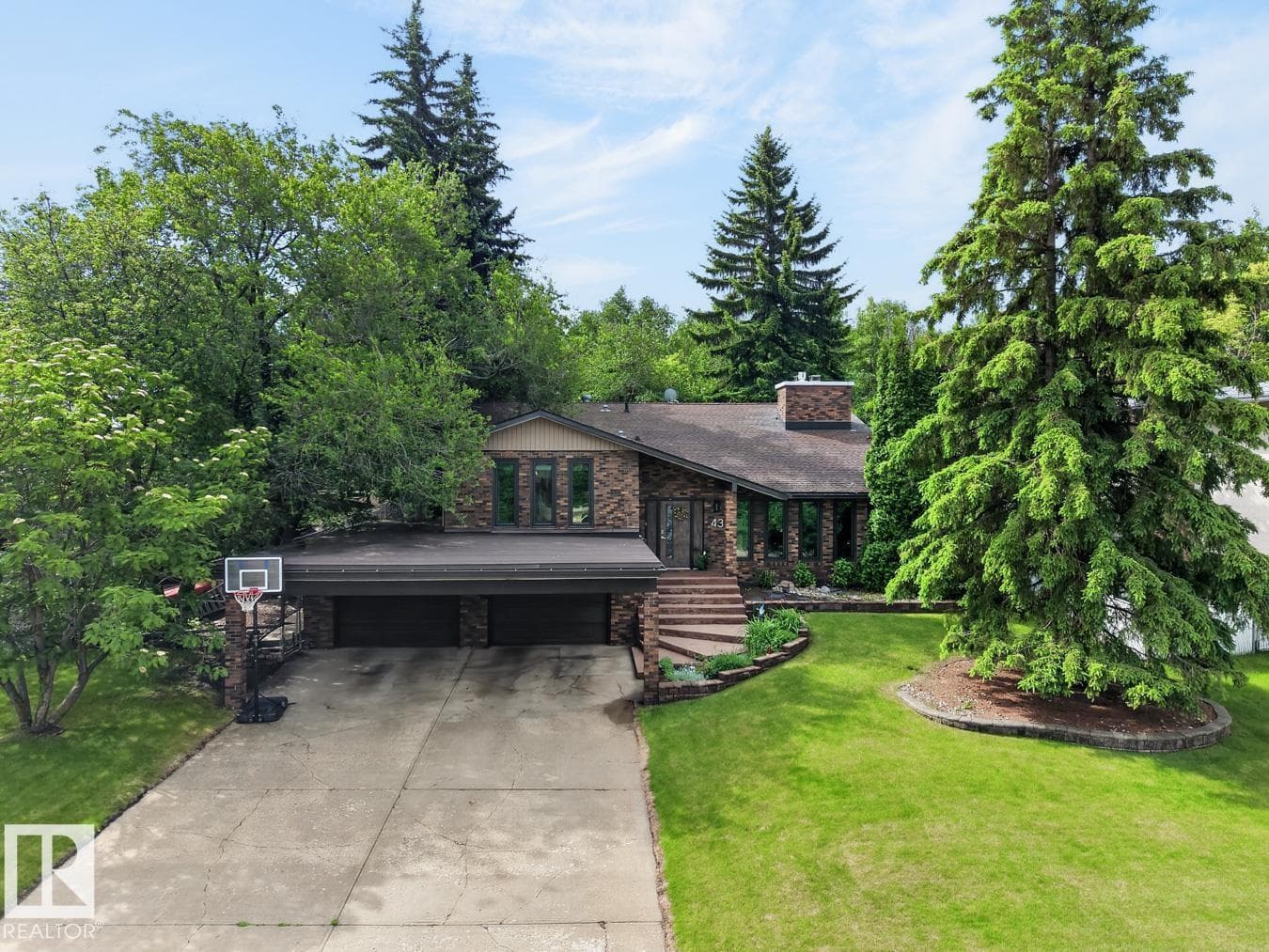 43 MANCHESTER DR
