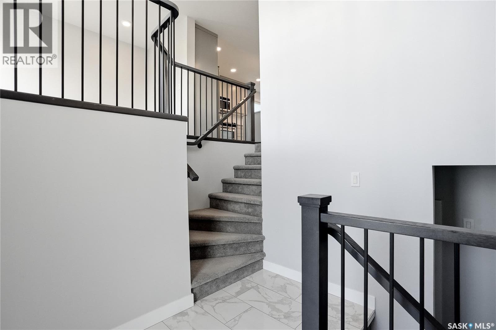 487 Kloppenburg STREET — photo 5