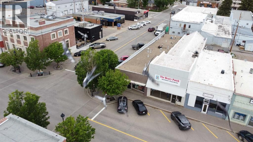 5301 48 Avenue — photo 3
