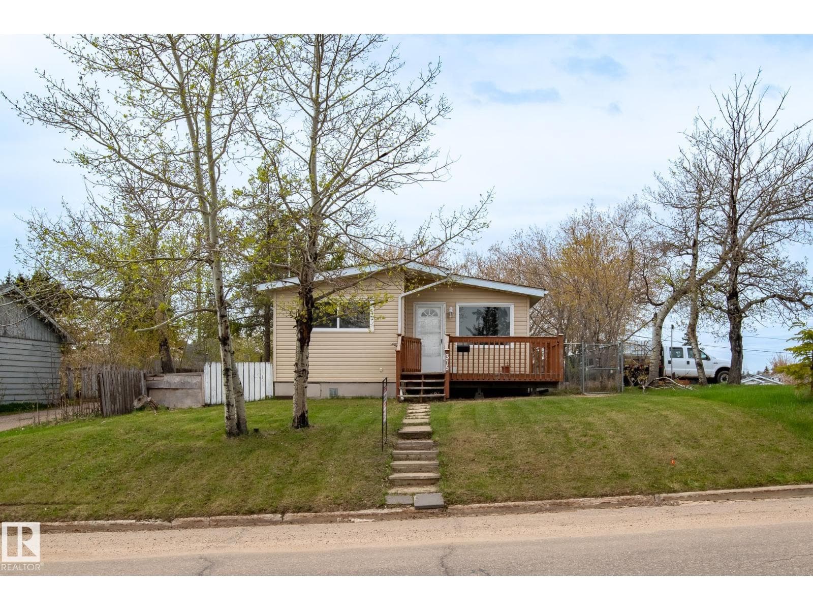 315 10 ST — photo 3