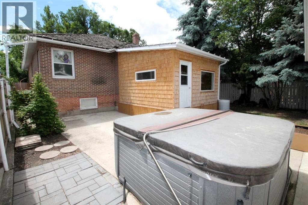 819 9 Avenue S — photo 4