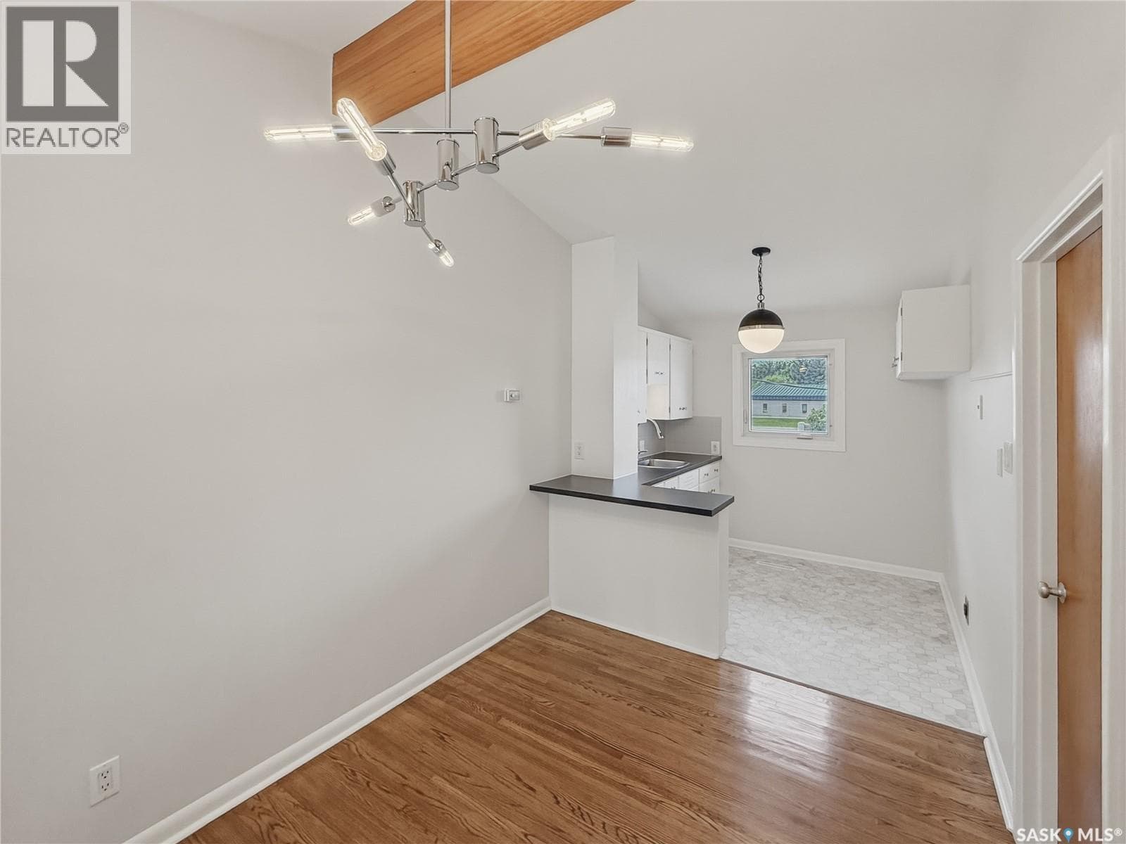 628 1st AVENUE NE — photo 5