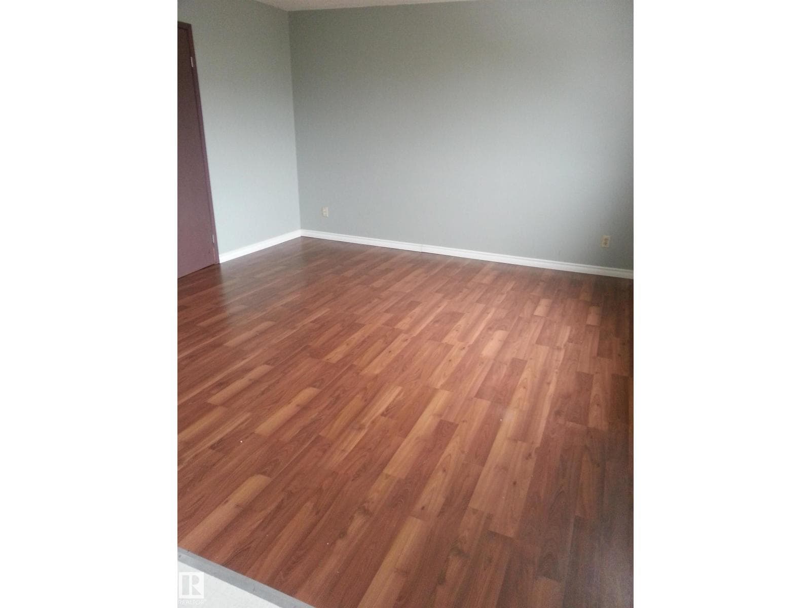 8433 29 AV NW — photo 3