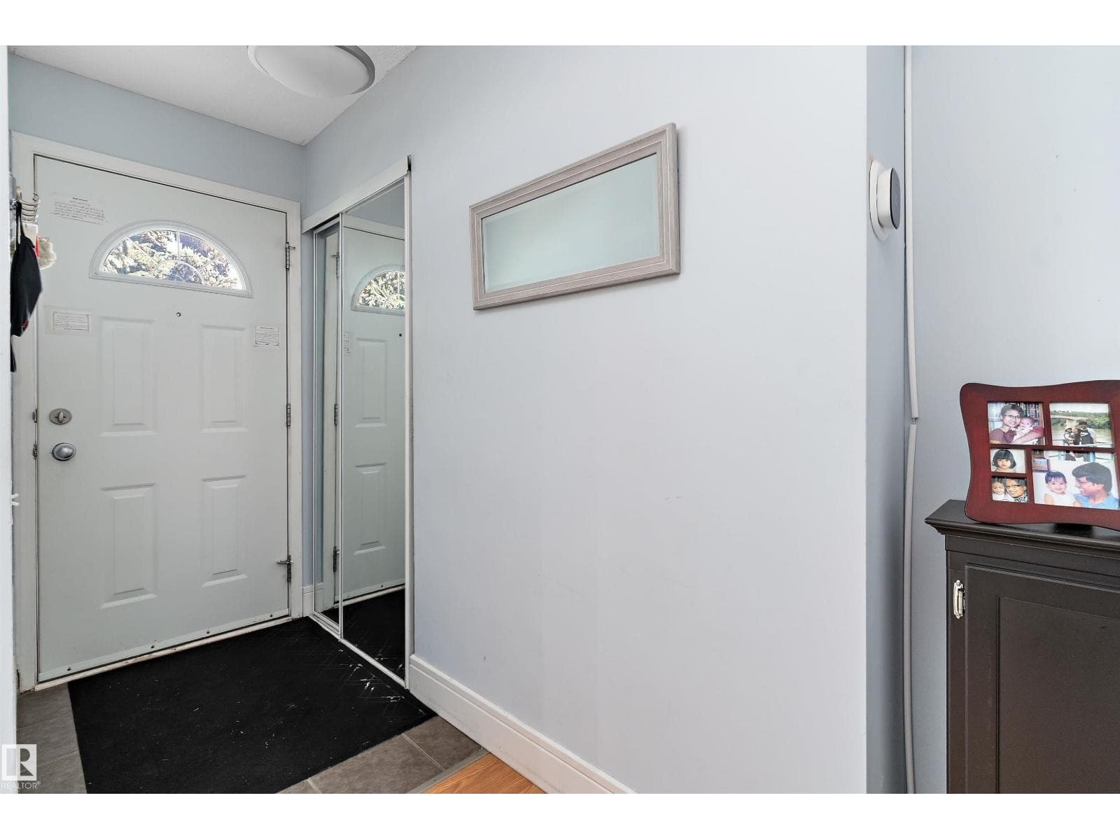 113 MAYFAIR MEWS ME NW — photo 4