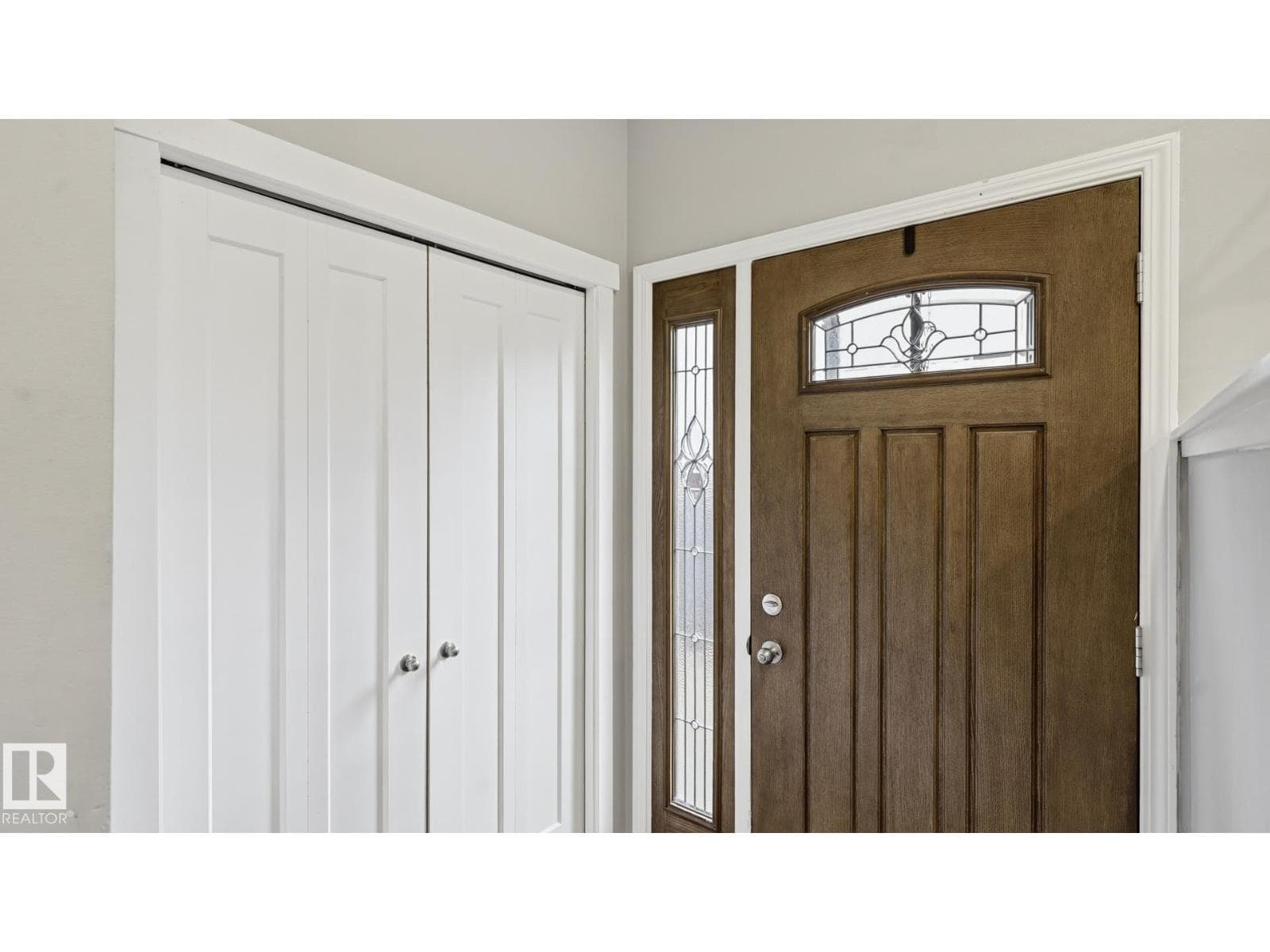 5507 51 AV — photo 3