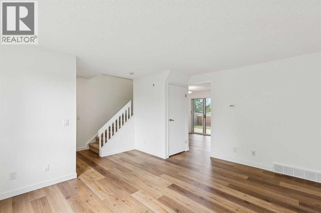 32 Castleglen Way NE — photo 5