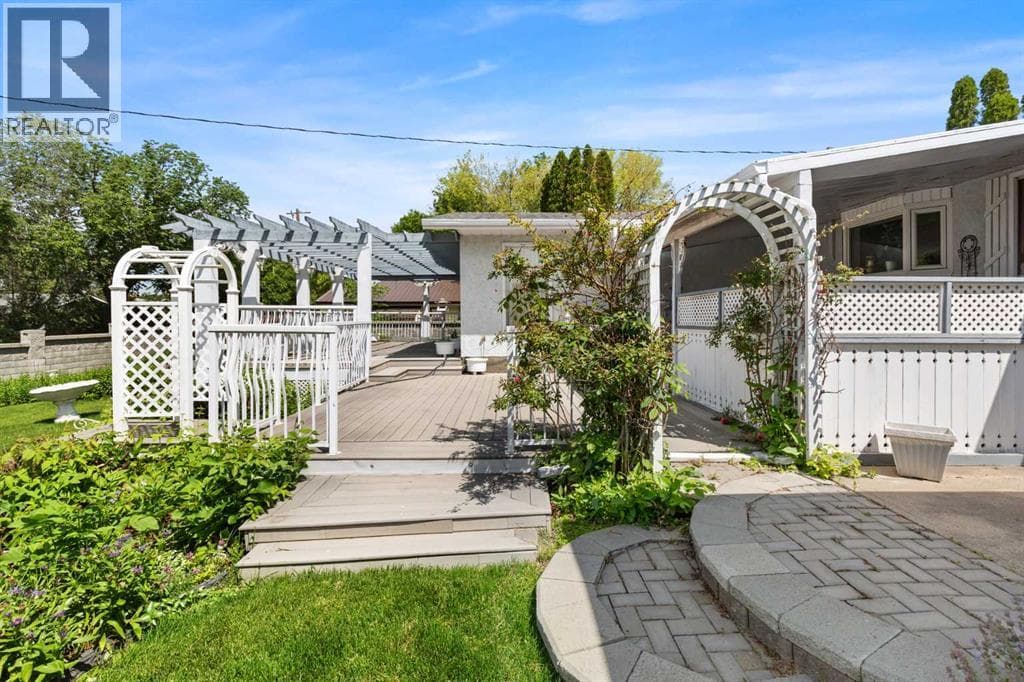 334 5 Street SE — photo 3