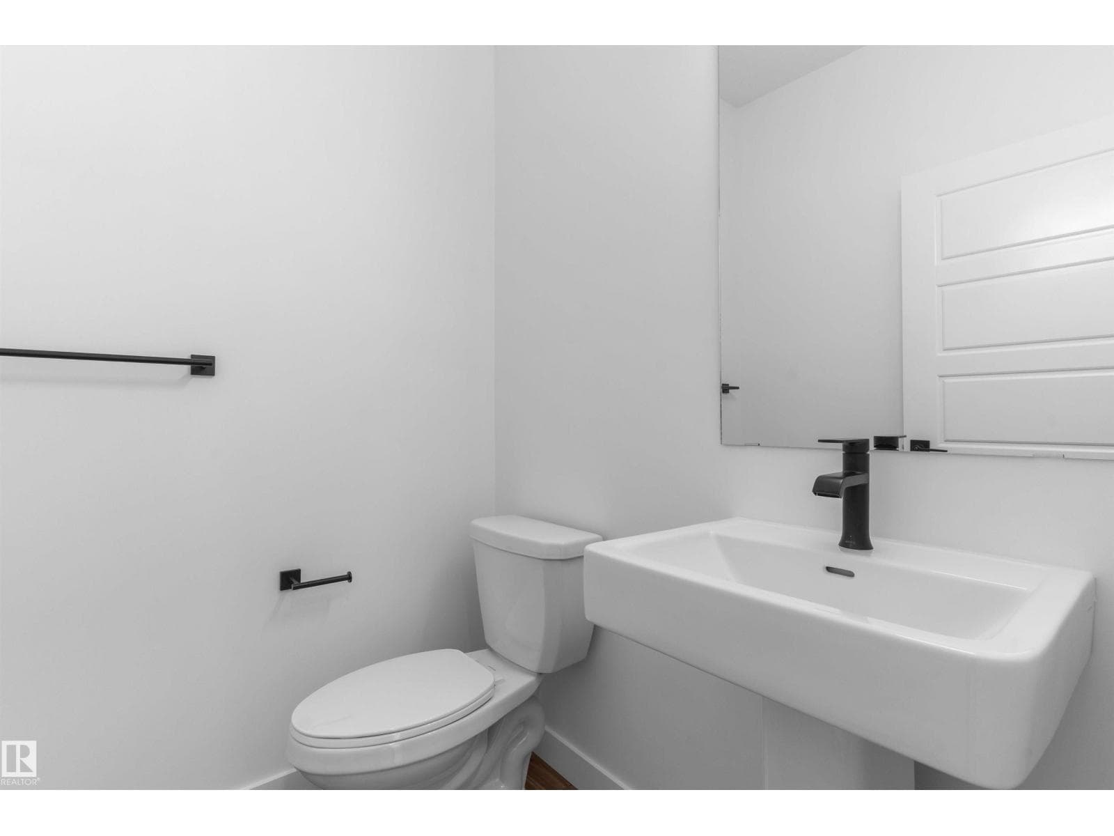 1050 CRISTALL CR SW — photo 4