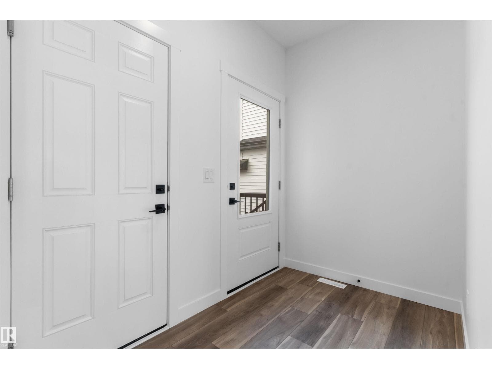1050 CRISTALL CR SW — photo 3