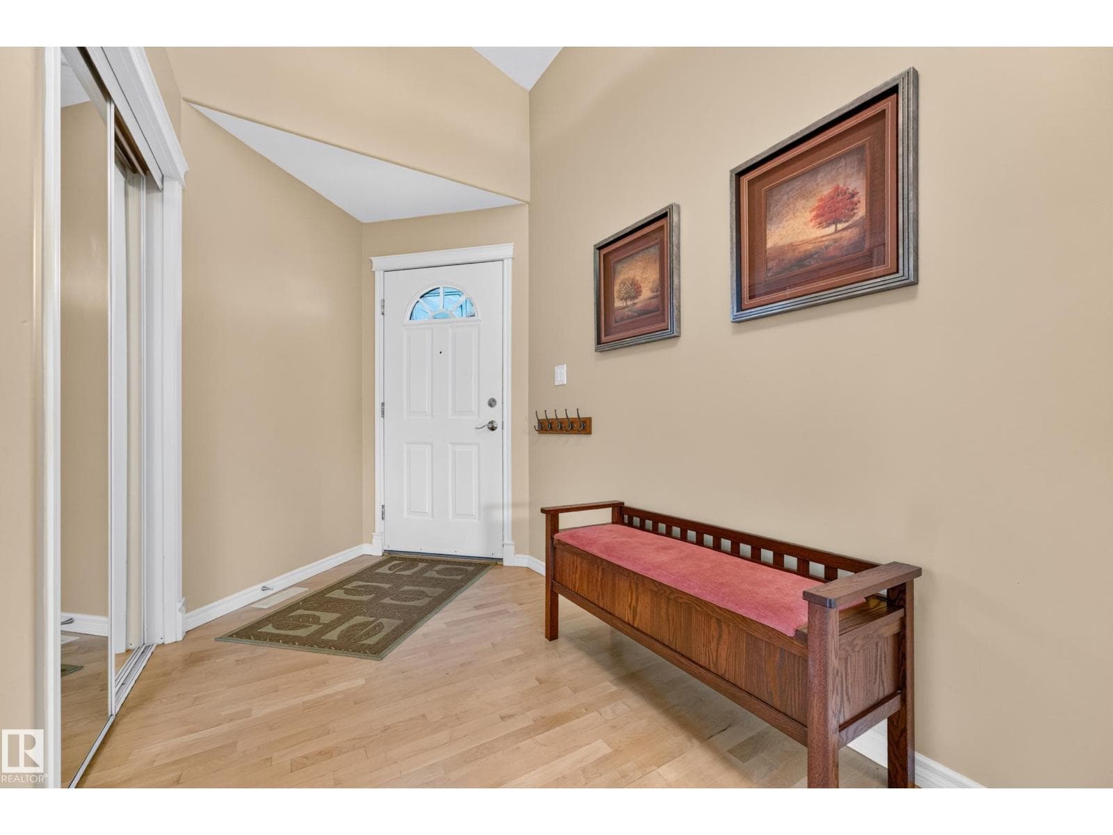 395 Meadowview TC — photo 4