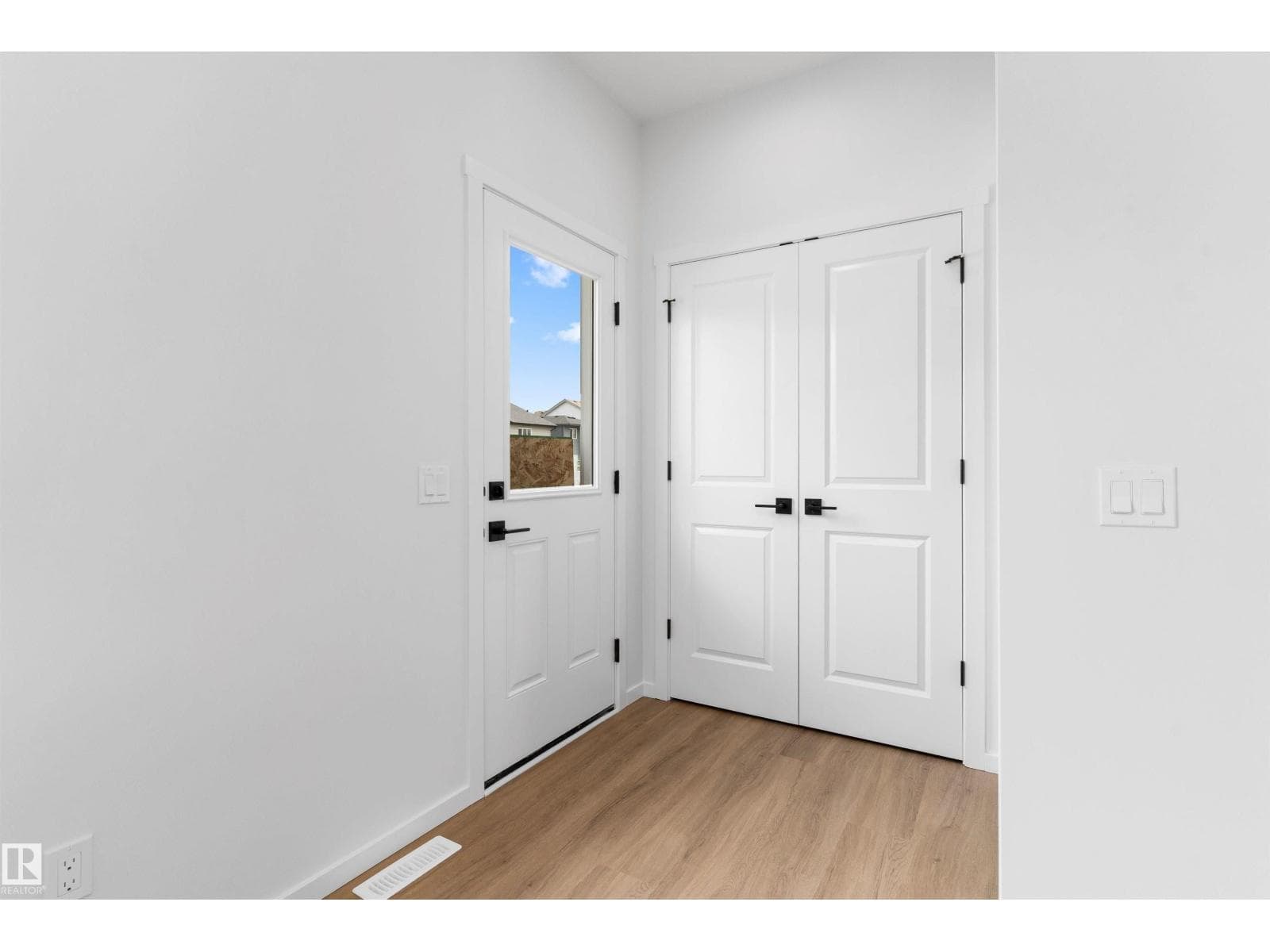18844 28 AV NW — photo 3