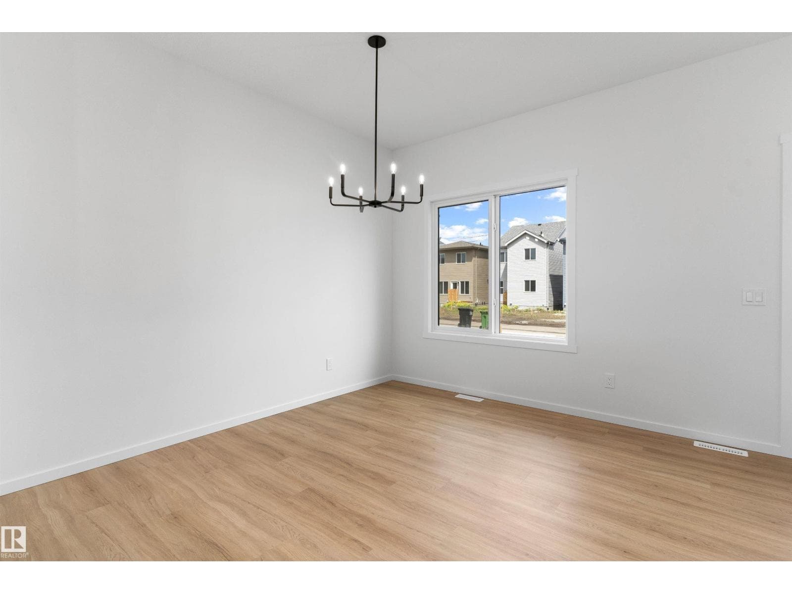 18844 28 AV NW — photo 5