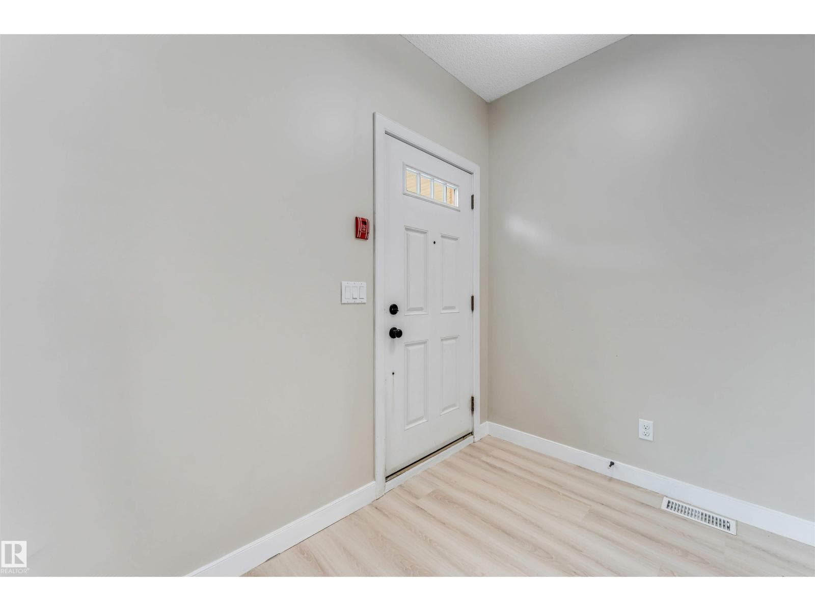 #27 13825 155 AV NW — photo 5