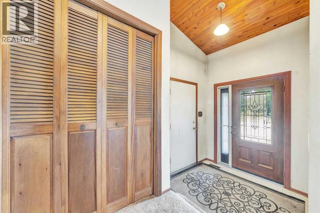 5713 34 Street — photo 2