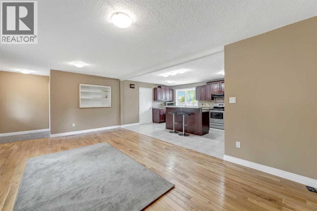 4616 45 Street — photo 5