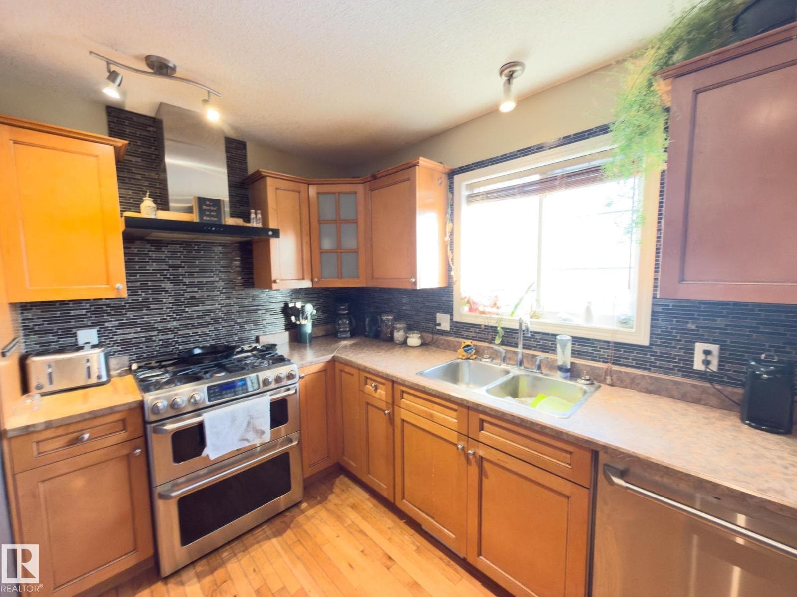 3802 42 AV — photo 5