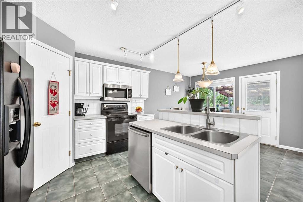 220 Shawbrooke Manor SW — photo 5