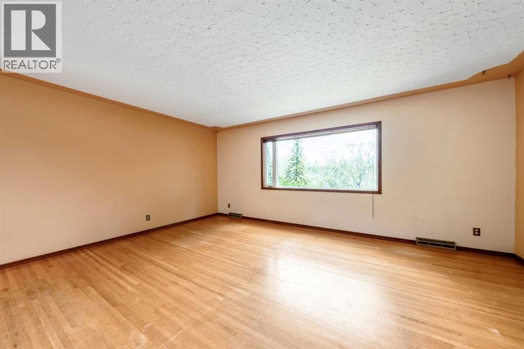1811 Canberra Road NW — photo 3