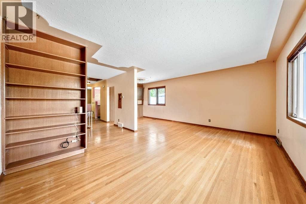 1811 Canberra Road NW — photo 2