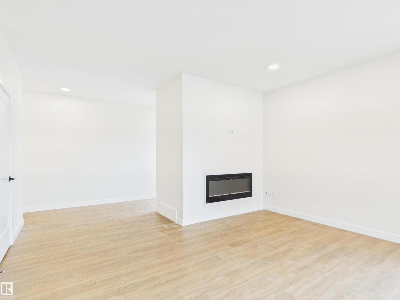 194 CALEDON CR — photo 3