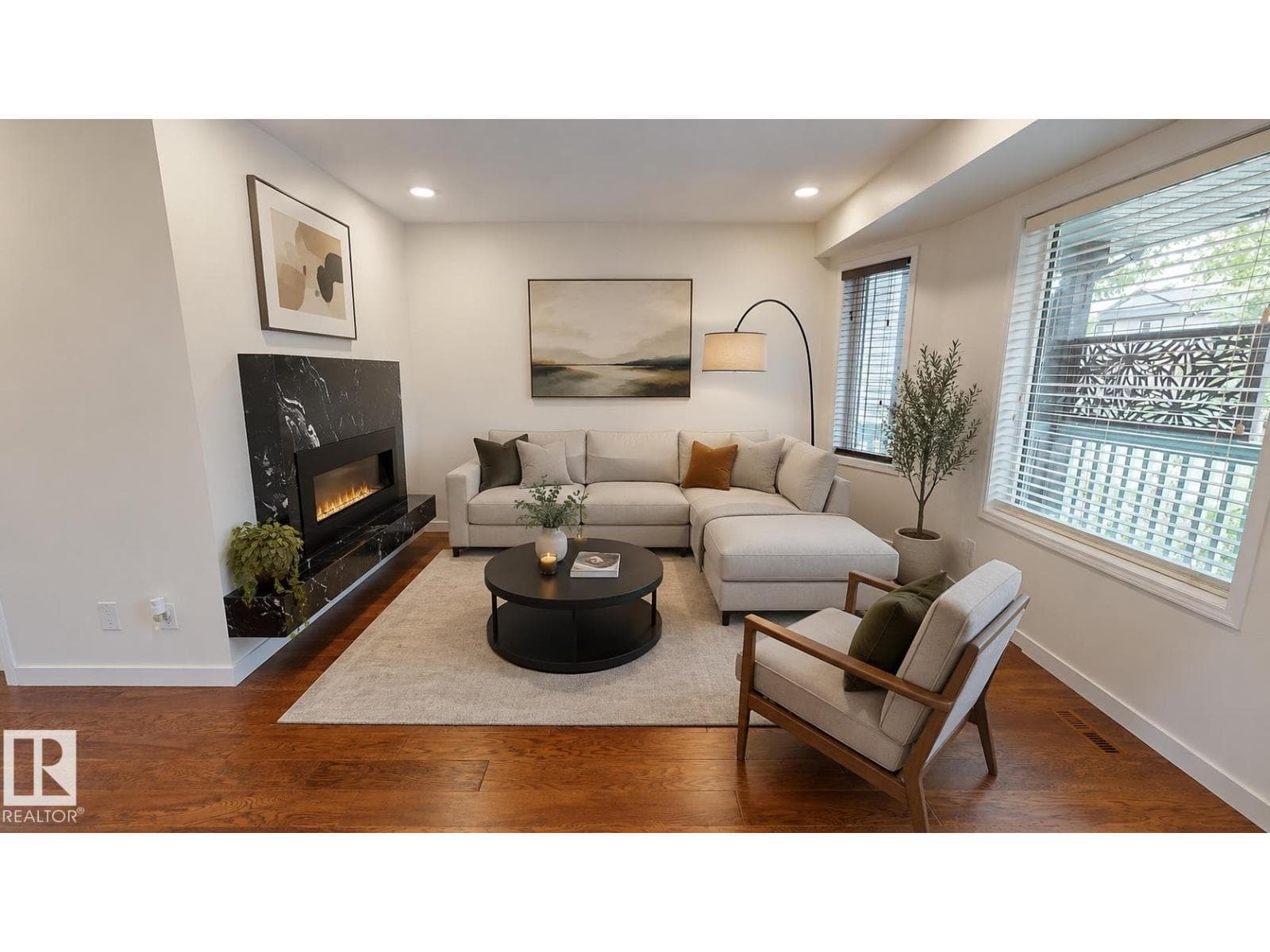 4756 156 AV NW — photo 2