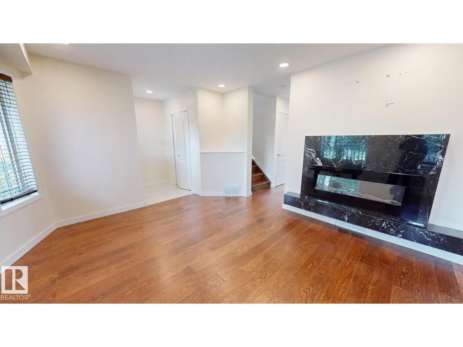 4756 156 AV NW — photo 3