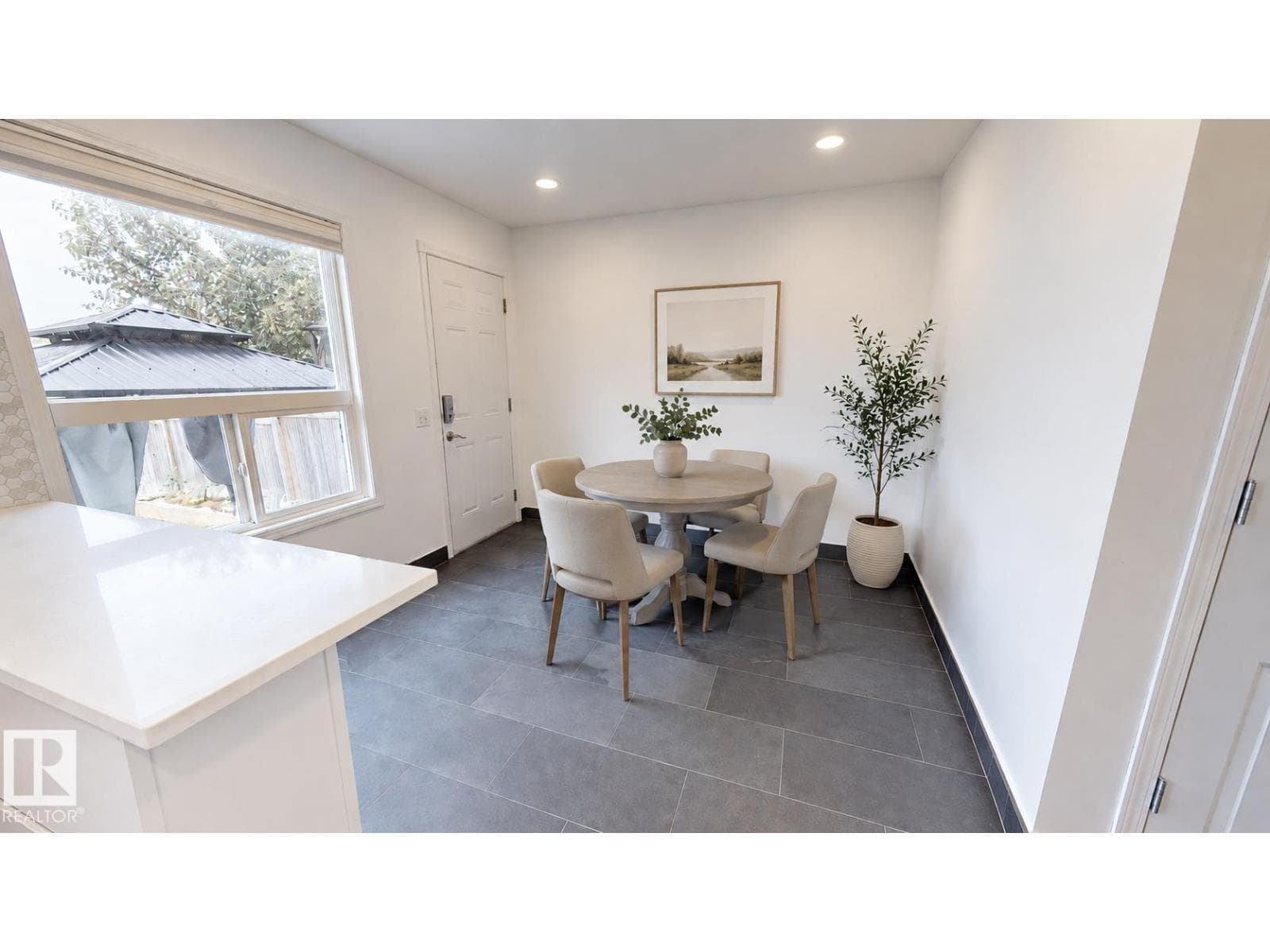 4756 156 AV NW — photo 4